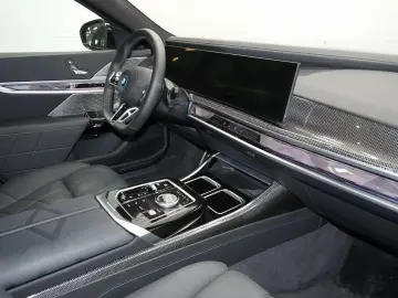 BMW i7 M70 xDrive Pano-Sky B&W TV Lounge Massage