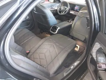 BMW i7 M70 xDrive Pano-Sky B&W TV Lounge Massage