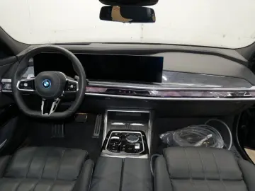 BMW 750 e xDrive M Sport Sky-Lounge Massage Iconic G