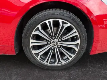 TOYOTA Corolla 2.0 Hybrid TS Team D  Technik Paket Navi