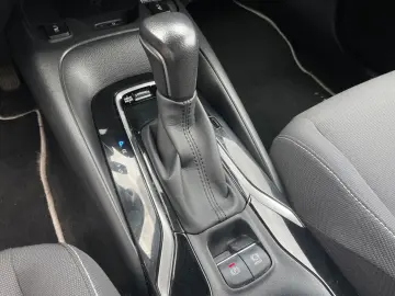 TOYOTA Corolla 2.0 Hybrid TS Team D  Technik Paket Navi