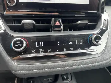 TOYOTA Corolla 2.0 Hybrid TS Team D  Technik Paket Navi