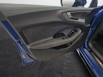 Audi A5 Avant e-hybrid S tronic quattro MMI experience