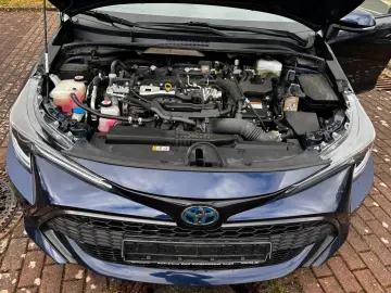 TOYOTA Corolla Touring Sports Hybrid TeamD AHK gepflegt