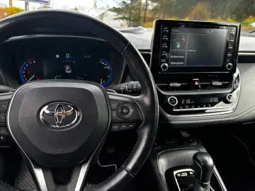 TOYOTA Corolla Touring Sports Hybrid TeamD AHK gepflegt