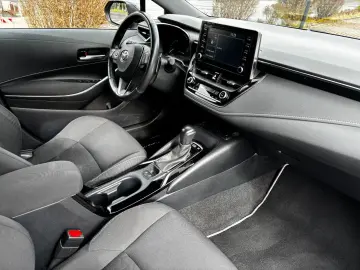 TOYOTA Corolla Touring Sports Hybrid TeamD AHK gepflegt