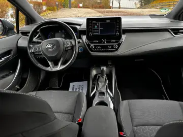 TOYOTA Corolla Touring Sports Hybrid TeamD AHK gepflegt
