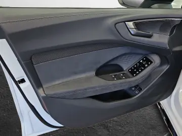 Audi A5 Avant e-hybrid S tronic quattro Tech pro AHK