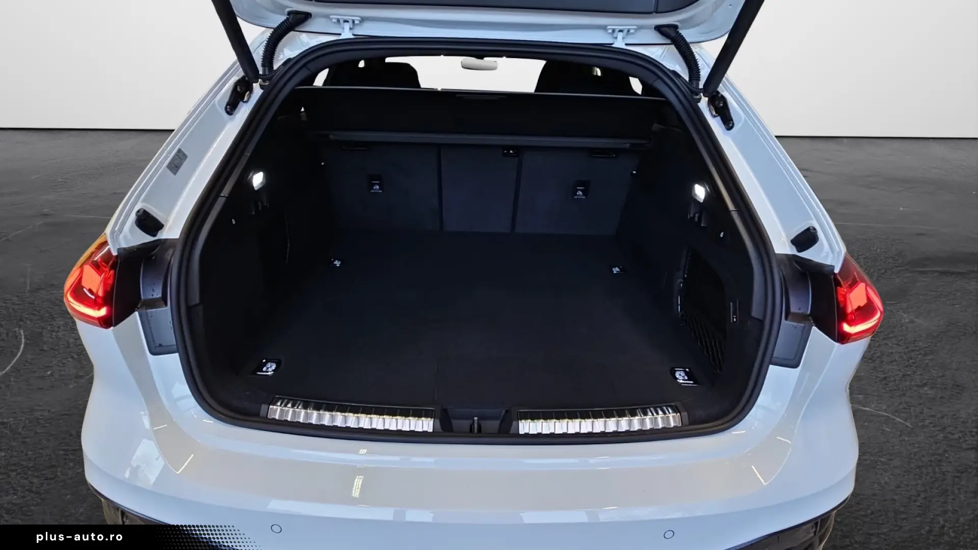 Audi A5 Avant e-hybrid S tronic quattro Tech pro AHK