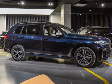 BMW X7 M50I