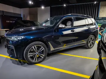 BMW X7 M50I