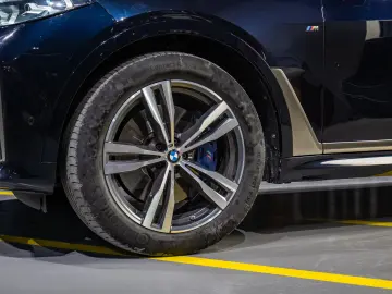 BMW X7 M50I