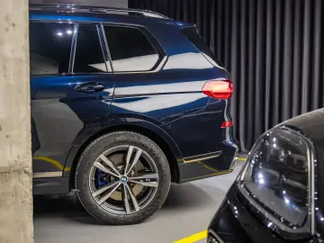 BMW X7 M50I