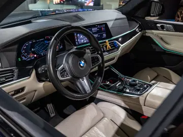 BMW X7 M50I