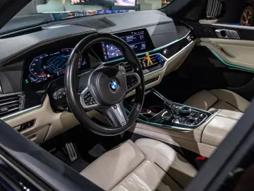 BMW X7 M50I
