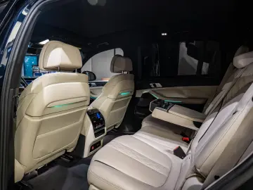 BMW X7 M50I