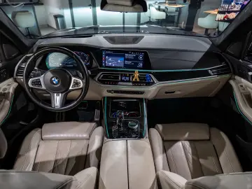 BMW X7 M50I
