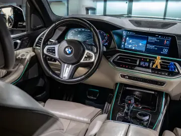 BMW X7 M50I