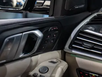 BMW X7 M50I