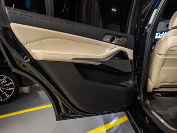 BMW X7 M50I
