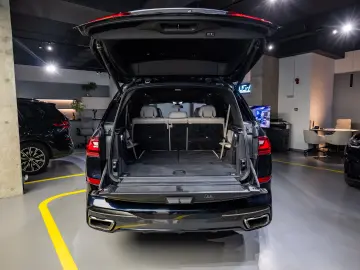 BMW X7 M50I