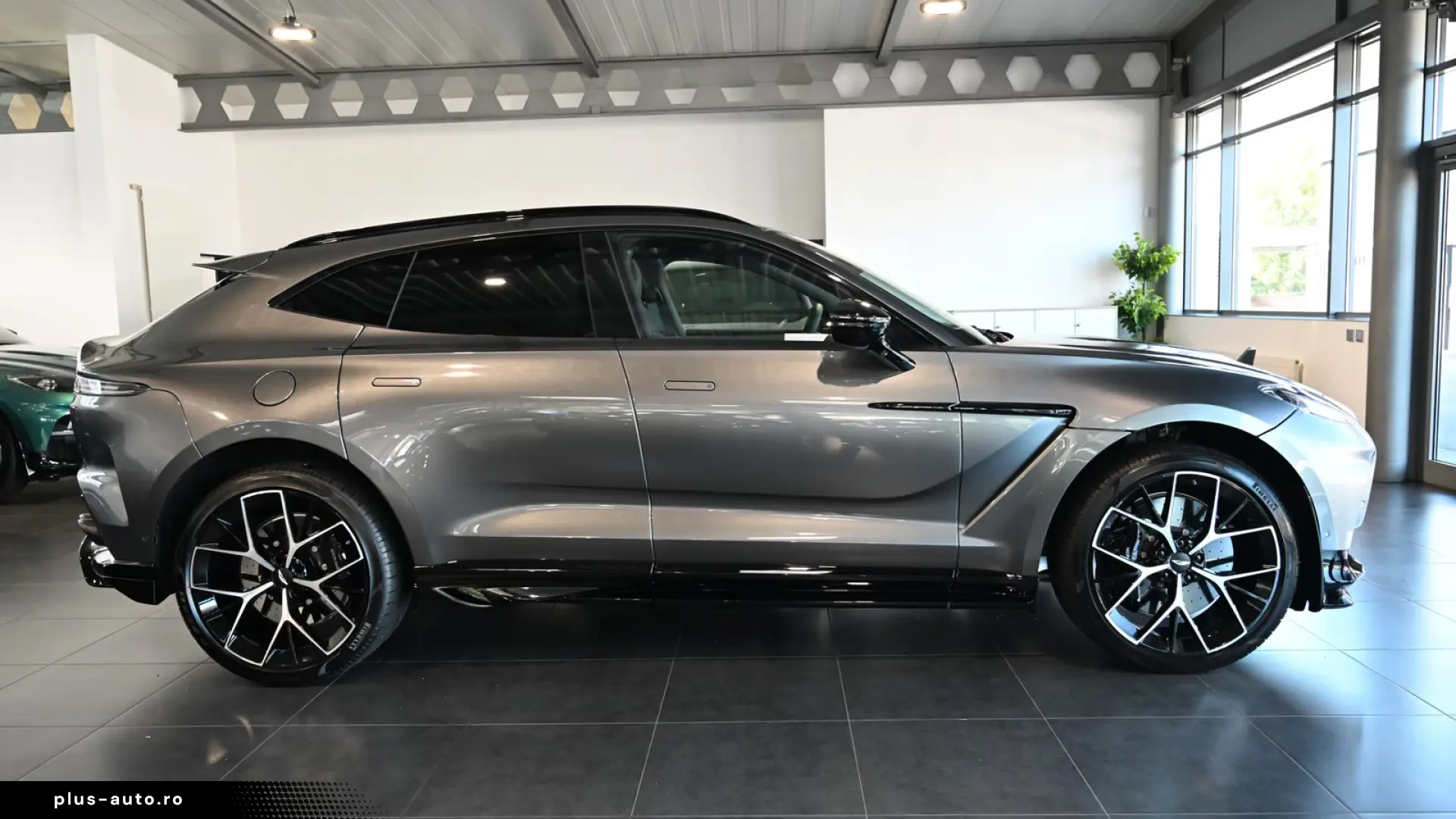 Aston Martin DBX707 Magnetic Silver Carbon Aux Heater Towbar