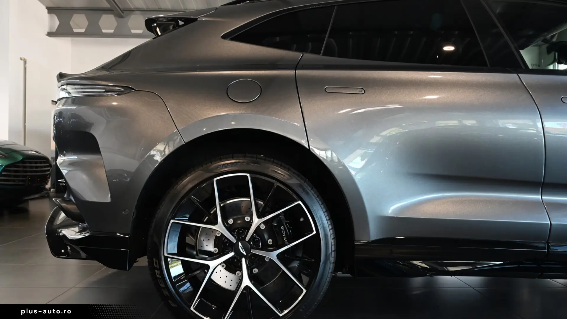 Aston Martin DBX707 Magnetic Silver Carbon Aux Heater Towbar
