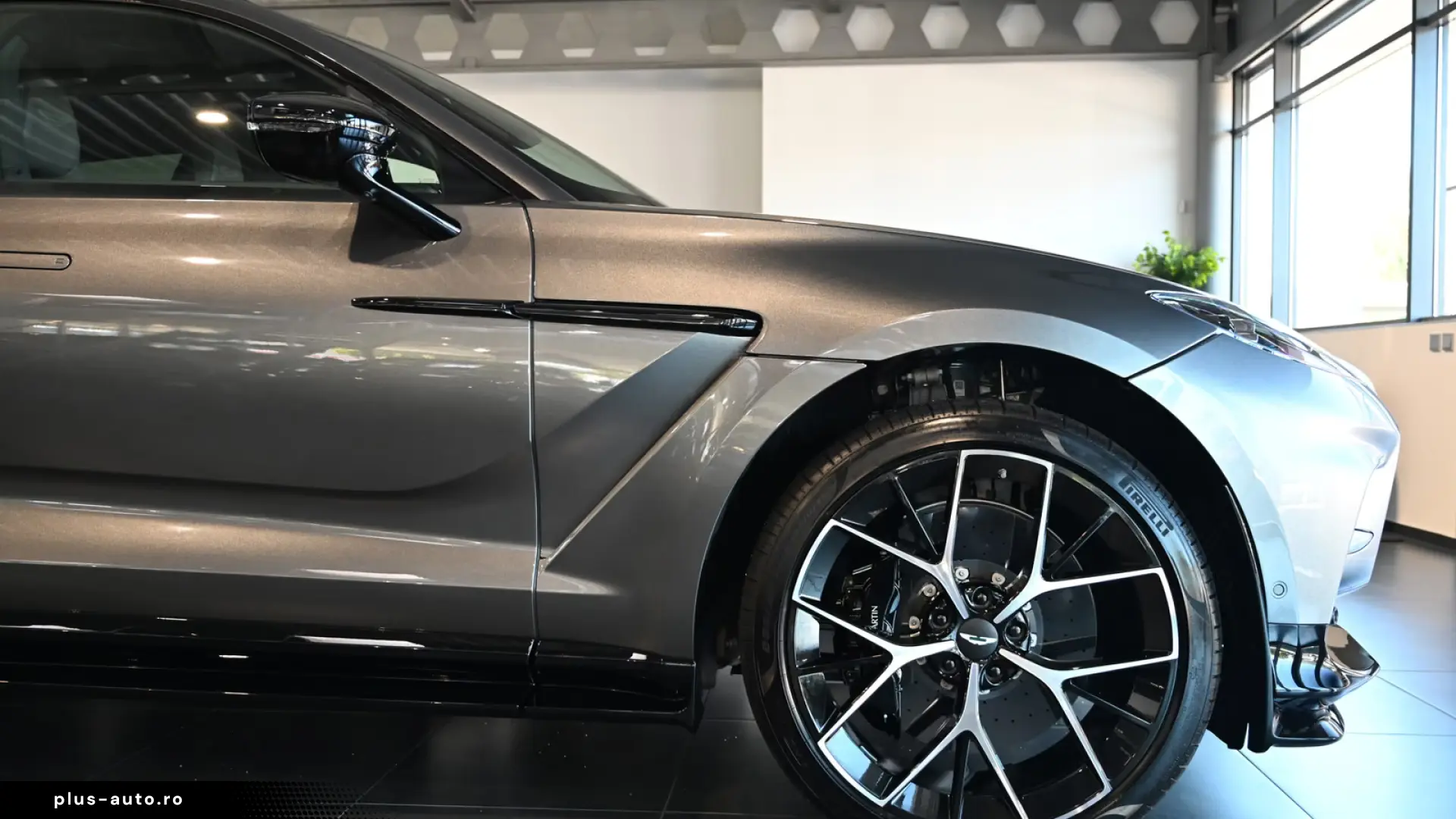Aston Martin DBX707 Magnetic Silver Carbon Aux Heater Towbar