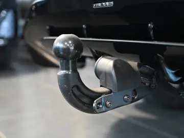 Aston Martin DBX707 Magnetic Silver Carbon Aux Heater Towbar