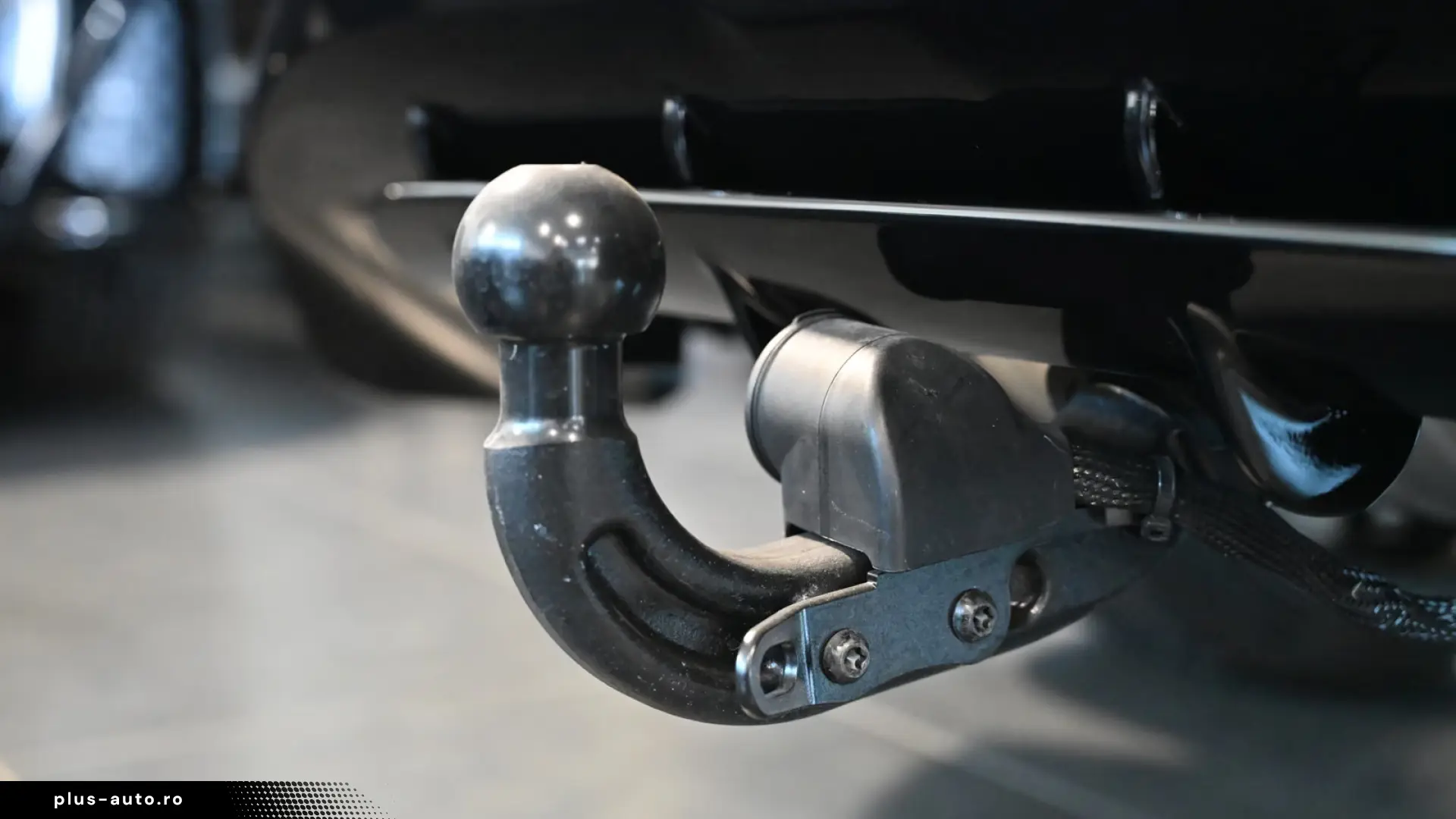 Aston Martin DBX707 Magnetic Silver Carbon Aux Heater Towbar