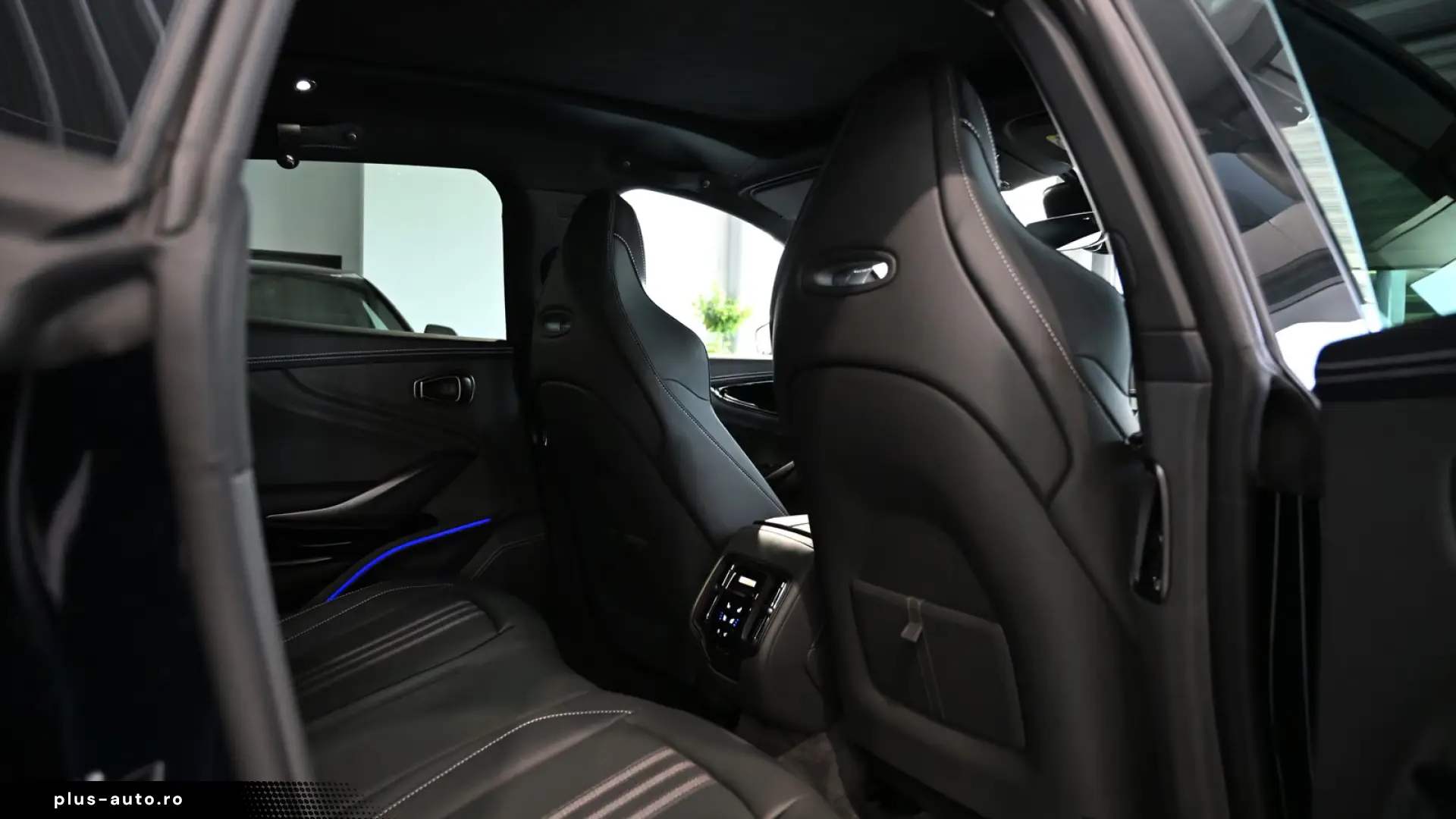 Aston Martin DBX 707 Ultramarine Black Inspire Sport 23