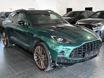 Aston Martin DBX 707 Malachite Green Carbon