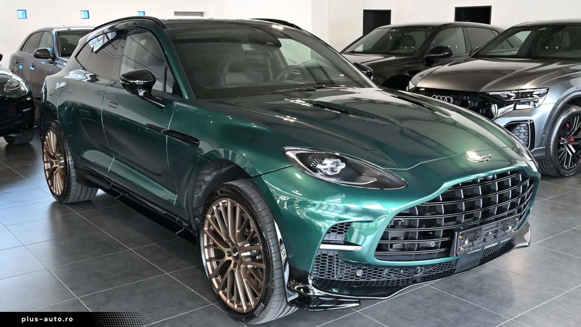 Aston Martin DBX 707 Malachite Green Carbon