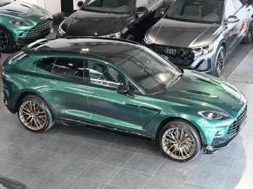 Aston Martin DBX 707 Malachite Green Carbon