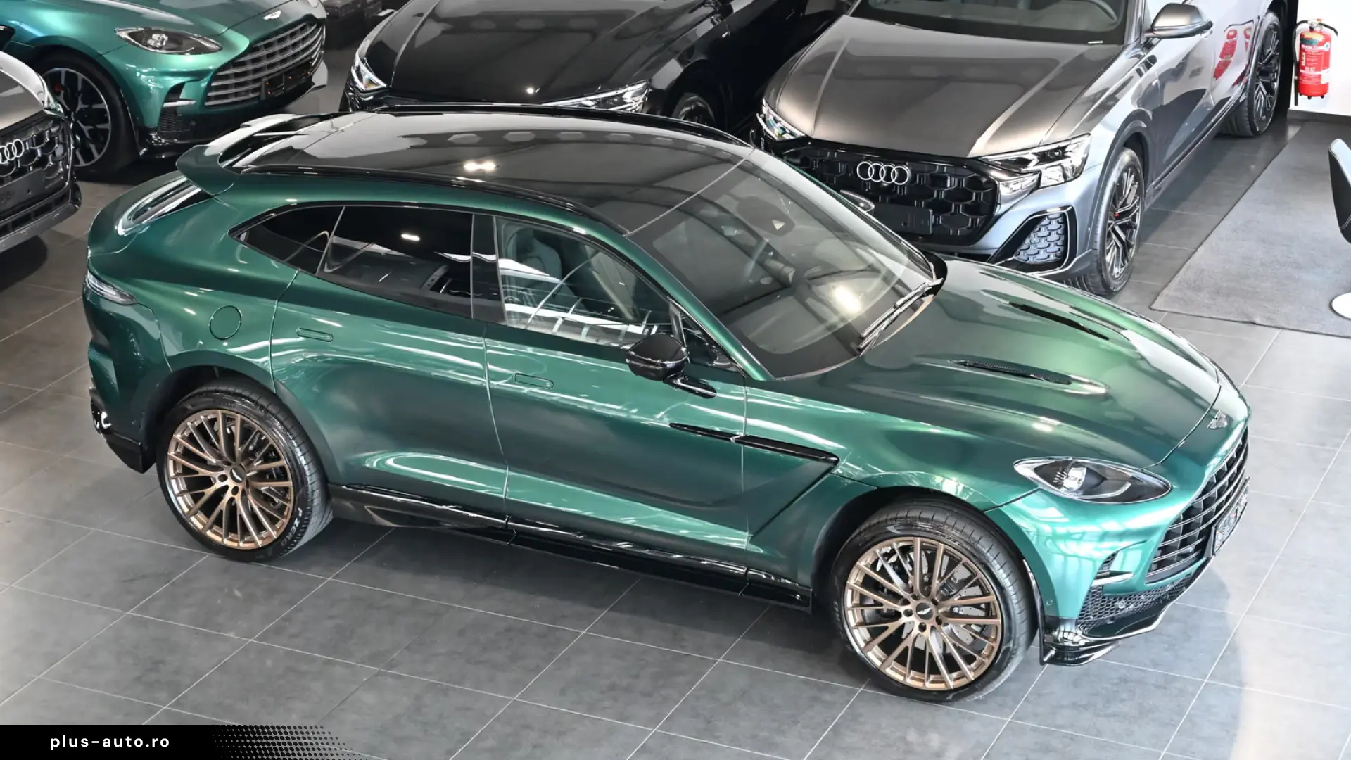Aston Martin DBX 707 Malachite Green Carbon