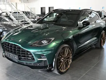 Aston Martin DBX 707 Malachite Green Carbon