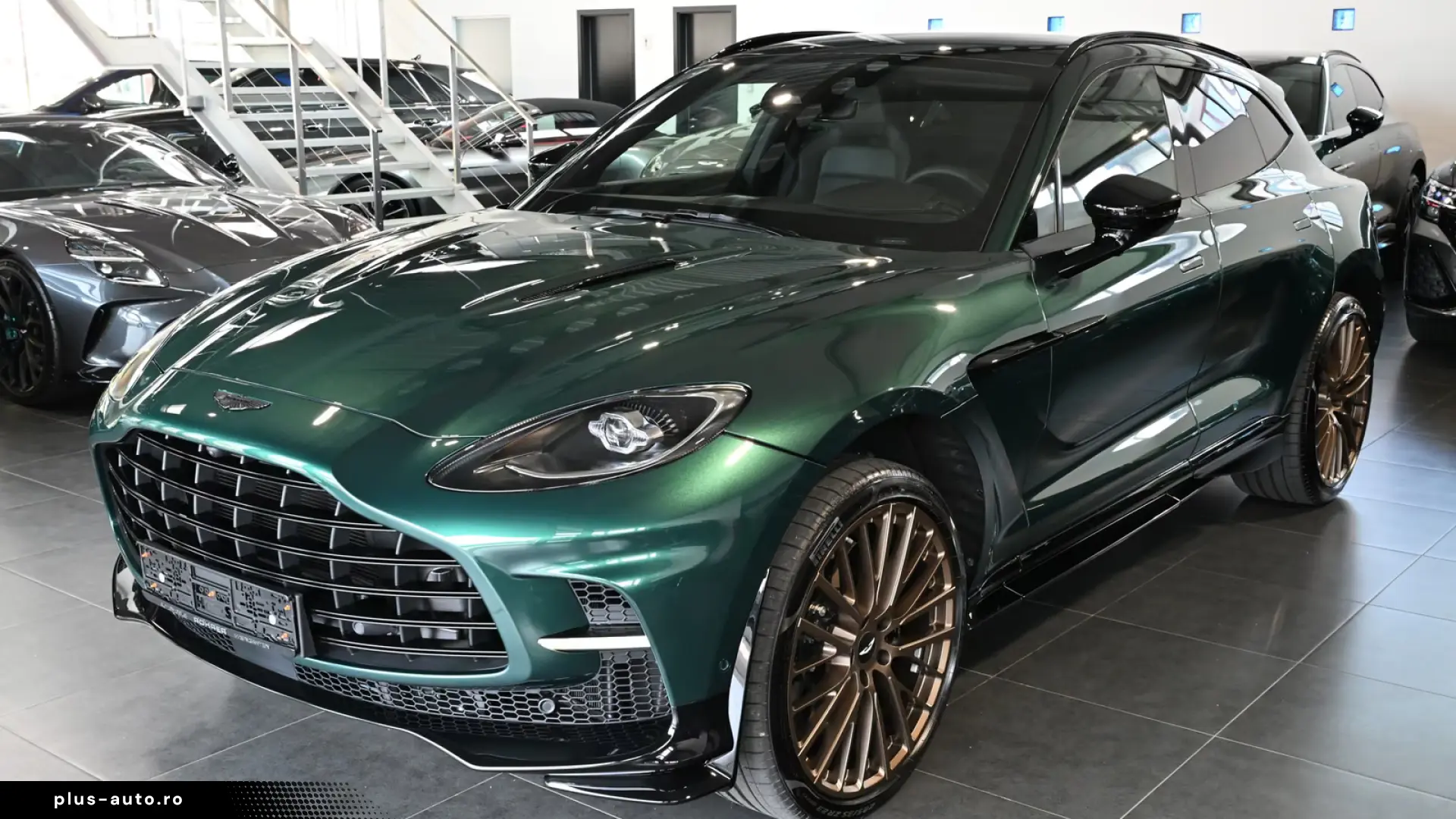 Aston Martin DBX 707 Malachite Green Carbon