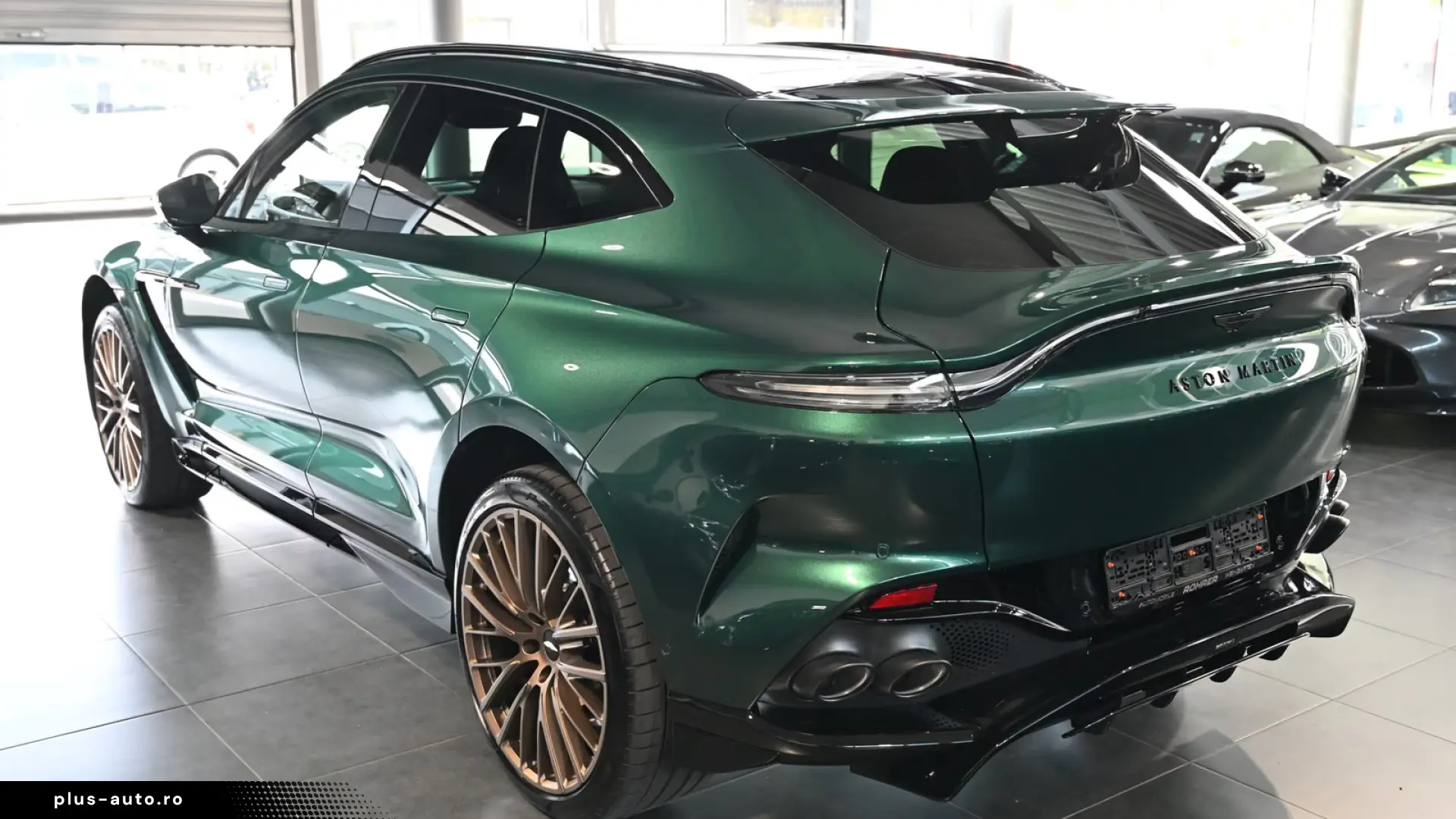 Aston Martin DBX 707 Malachite Green Carbon