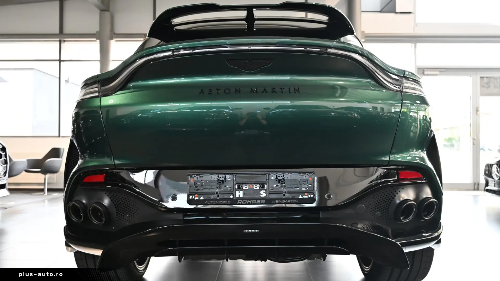 Aston Martin DBX 707 Malachite Green Carbon
