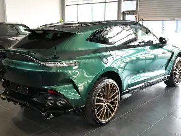 Aston Martin DBX 707 Malachite Green Carbon