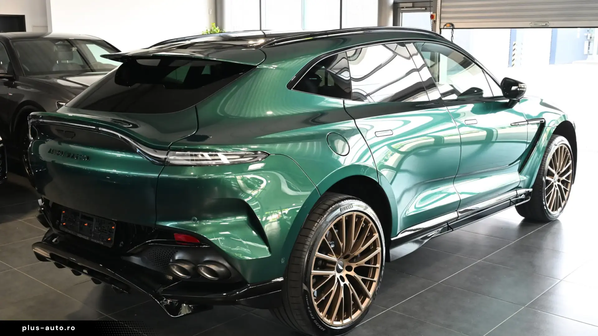 Aston Martin DBX 707 Malachite Green Carbon