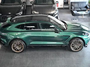 Aston Martin DBX 707 Malachite Green Carbon