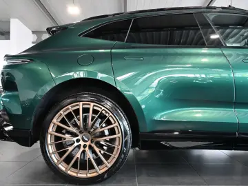 Aston Martin DBX 707 Malachite Green Carbon
