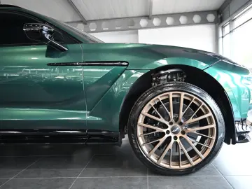 Aston Martin DBX 707 Malachite Green Carbon