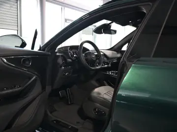 Aston Martin DBX 707 Malachite Green Carbon