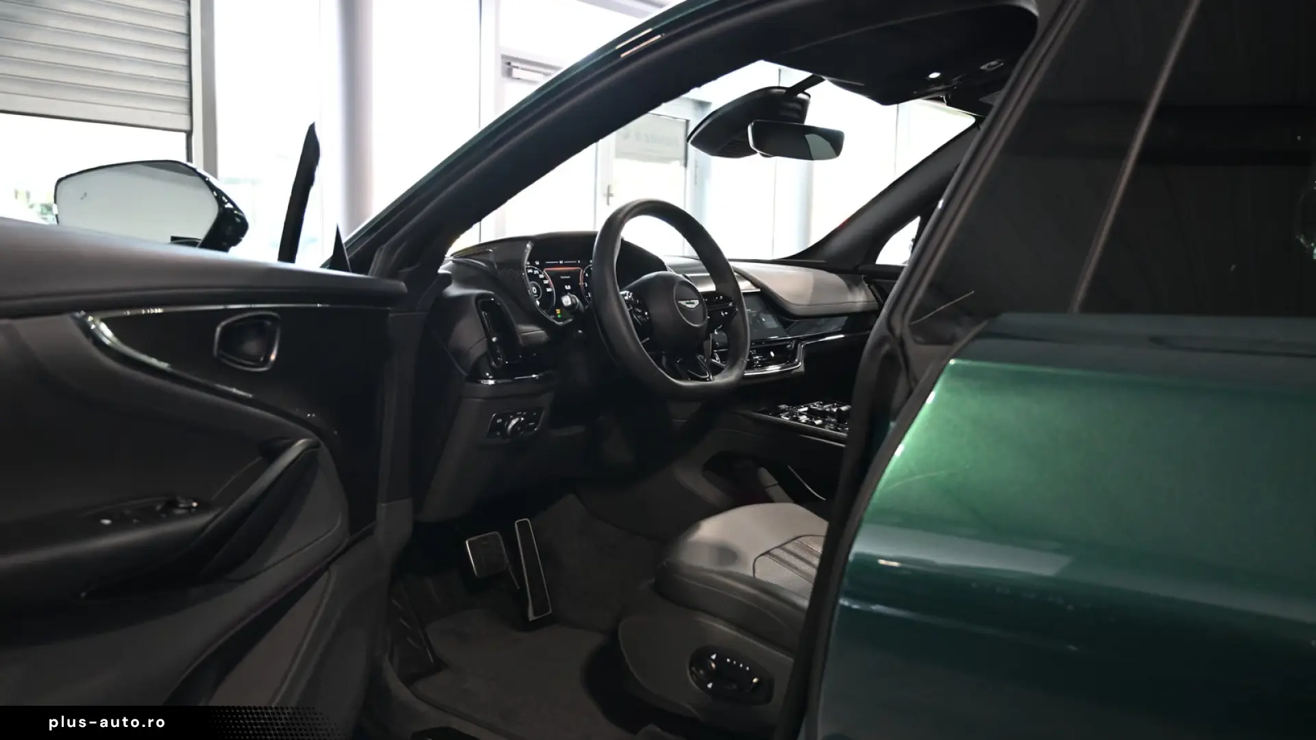 Aston Martin DBX 707 Malachite Green Carbon