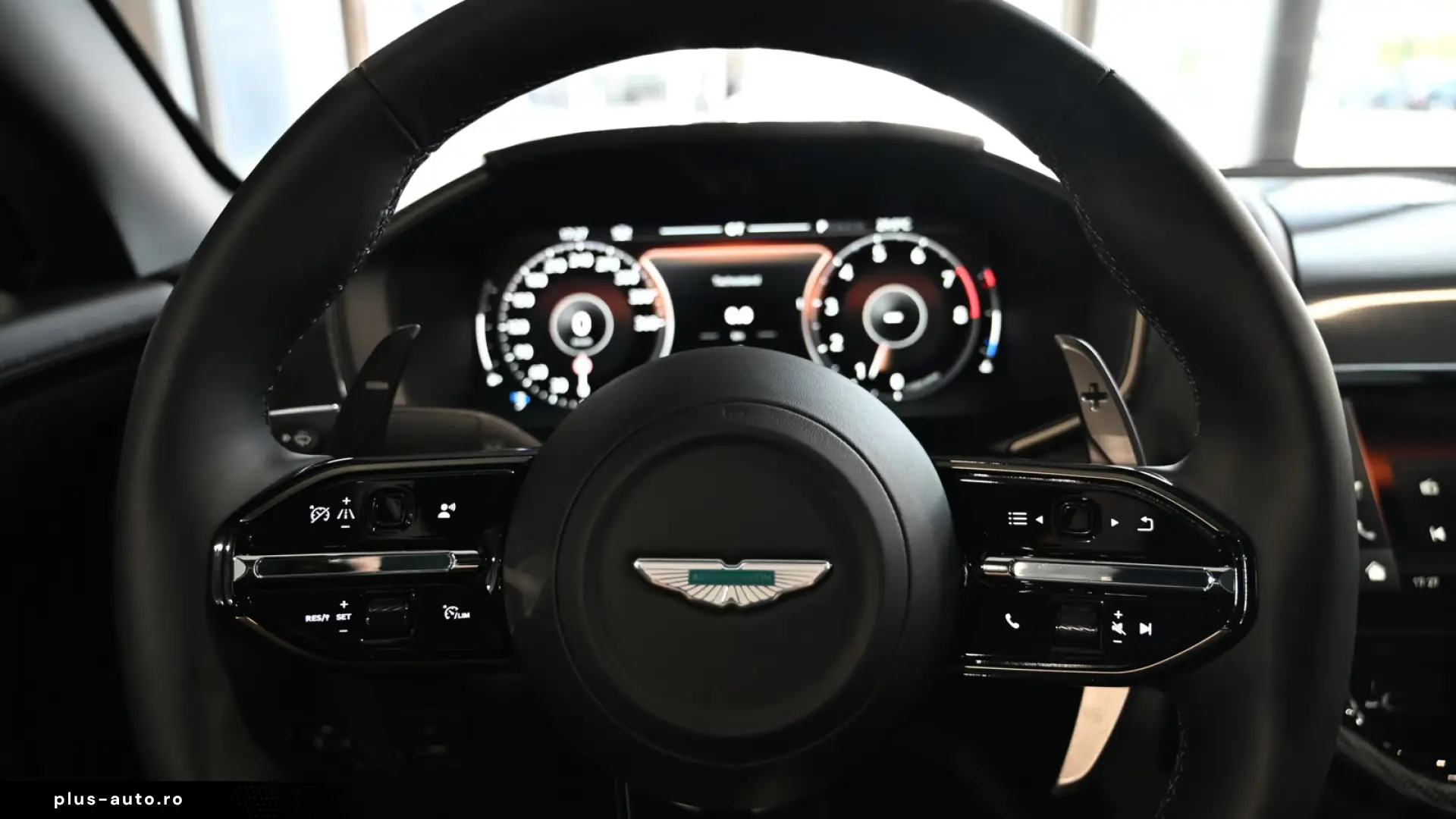 Aston Martin DBX 707 Malachite Green Carbon
