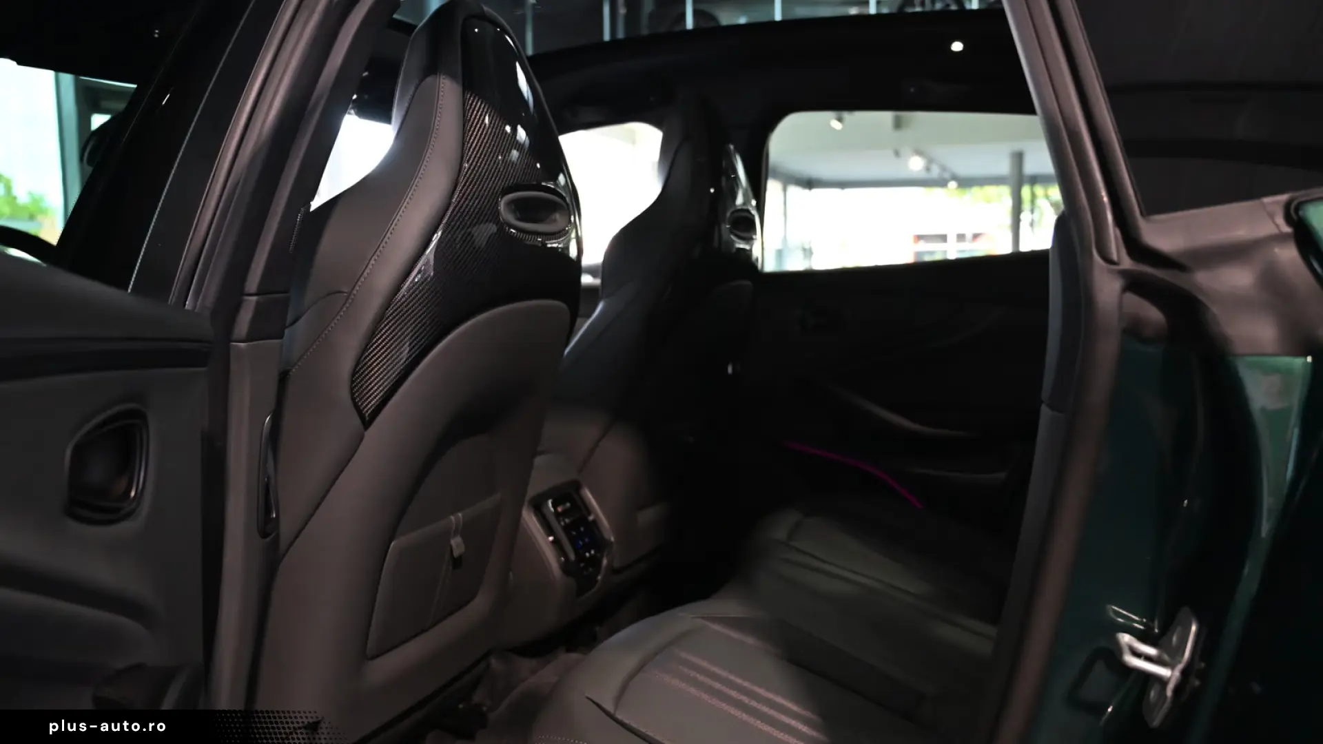 Aston Martin DBX 707 Malachite Green Carbon