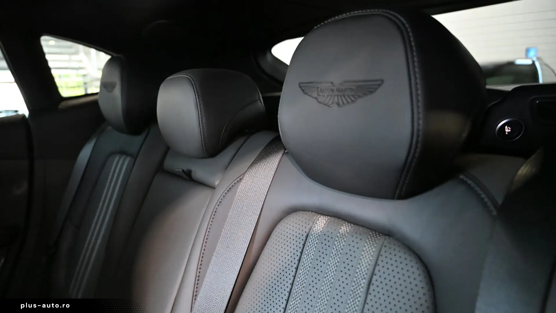 Aston Martin DBX 707 Malachite Green Carbon