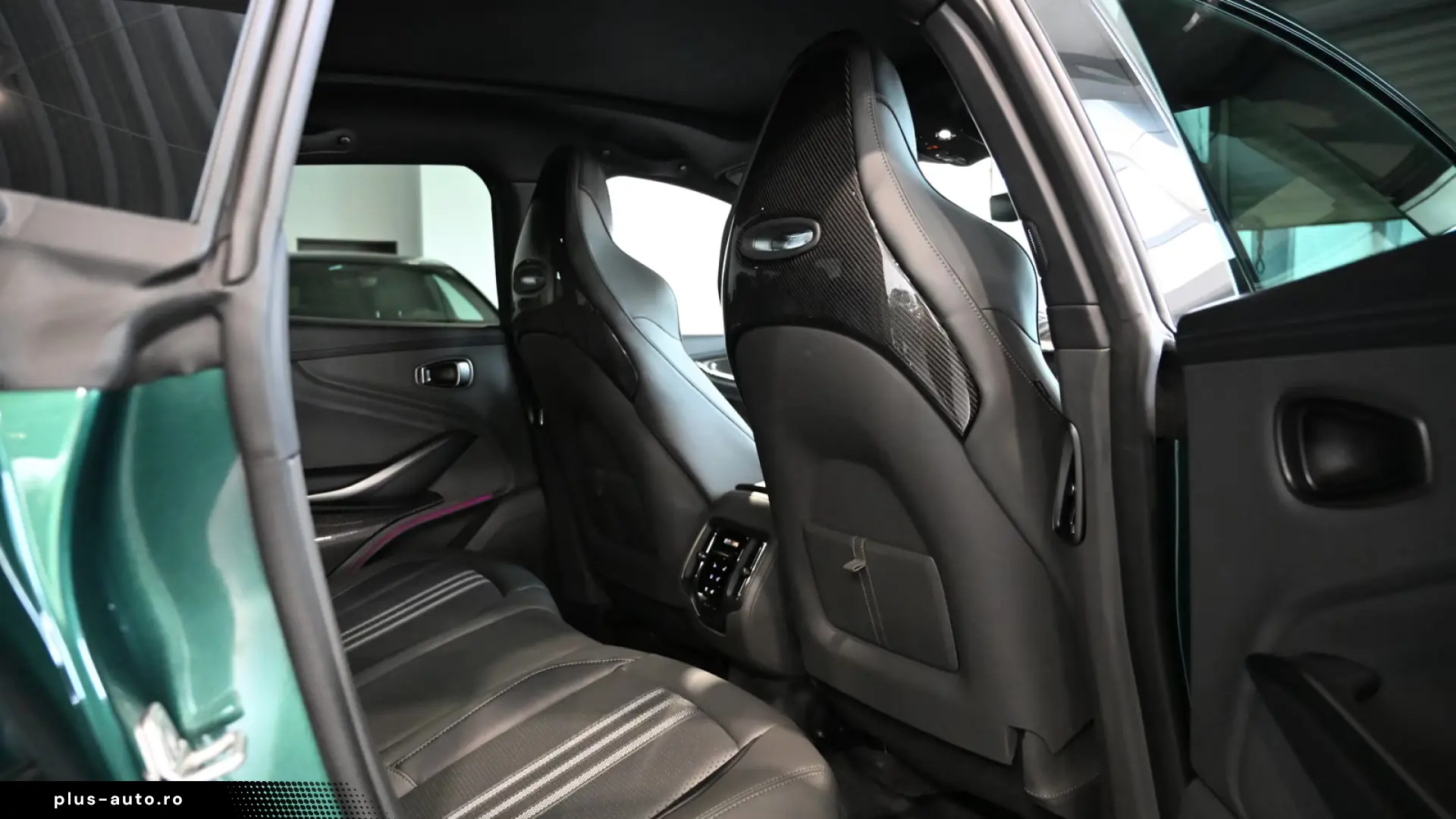 Aston Martin DBX 707 Malachite Green Carbon